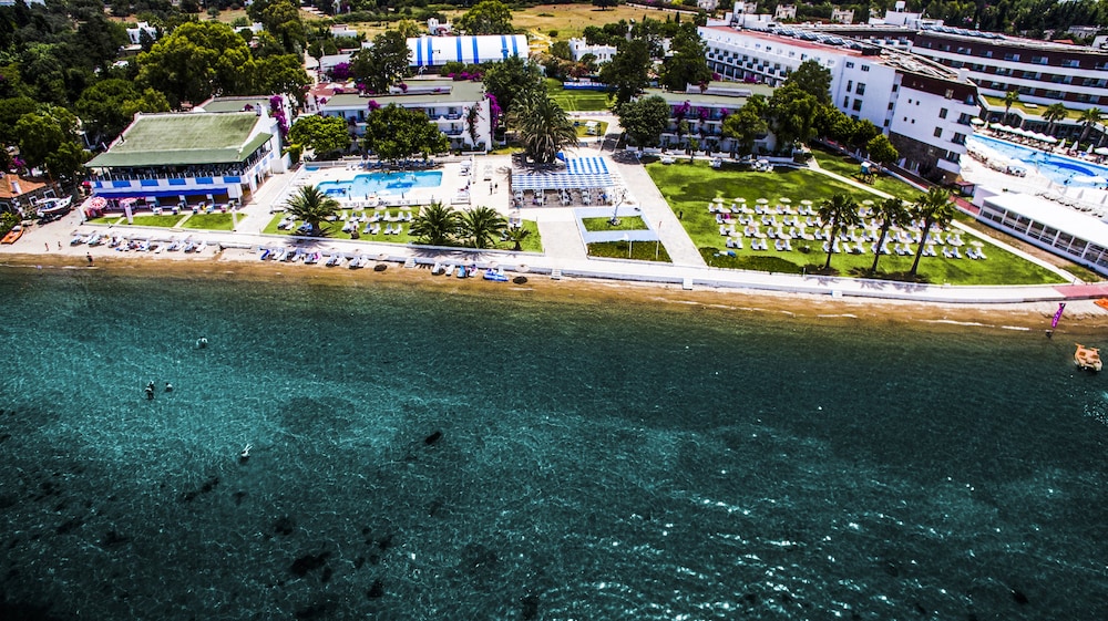 Ladonia Hotels Luna Beach Resort 12/61