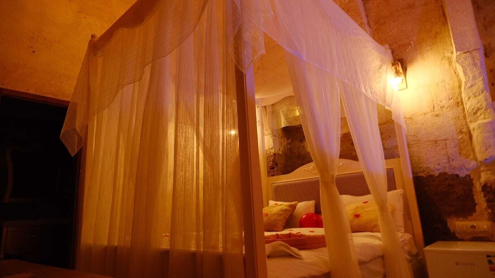 Lavinia Cappadocia Cave 24/50