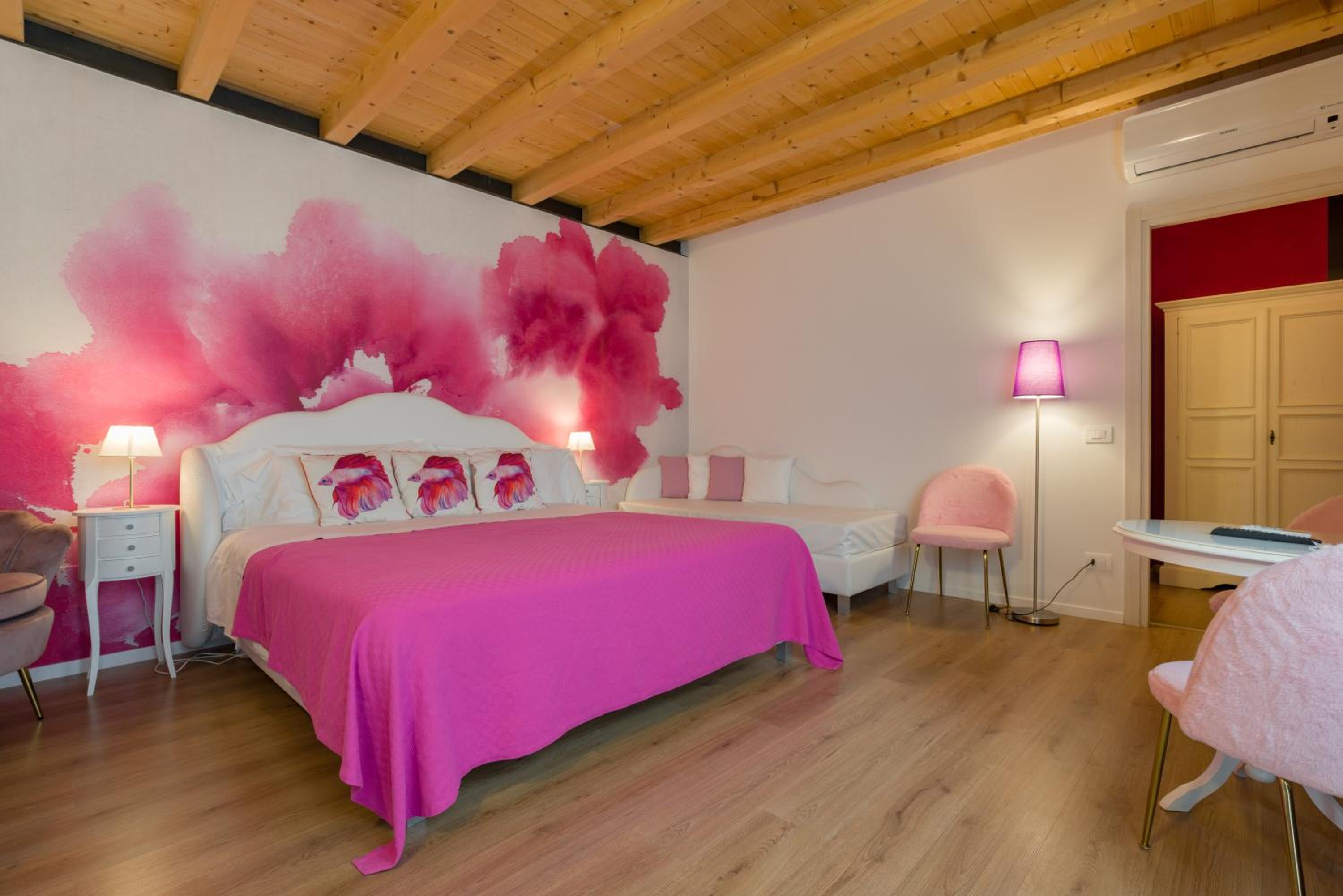 ROOM, TRIPLE