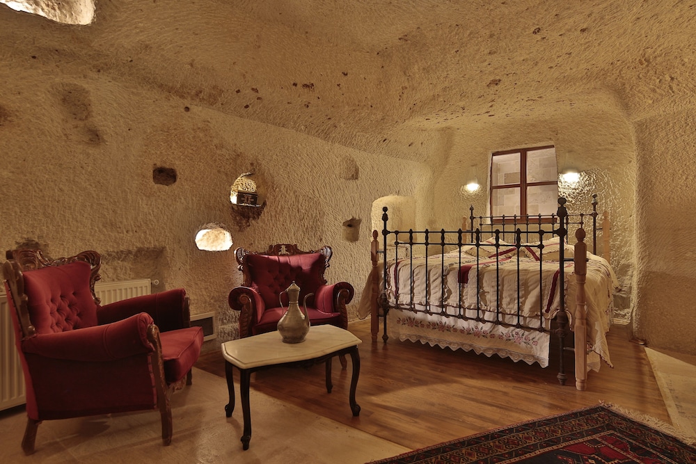 Village Cave House Hotel 10/27