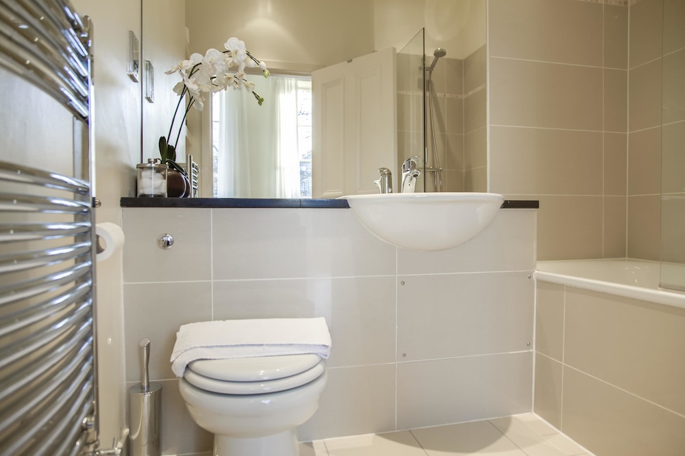 Clarendon Luxury Apartments 11/46