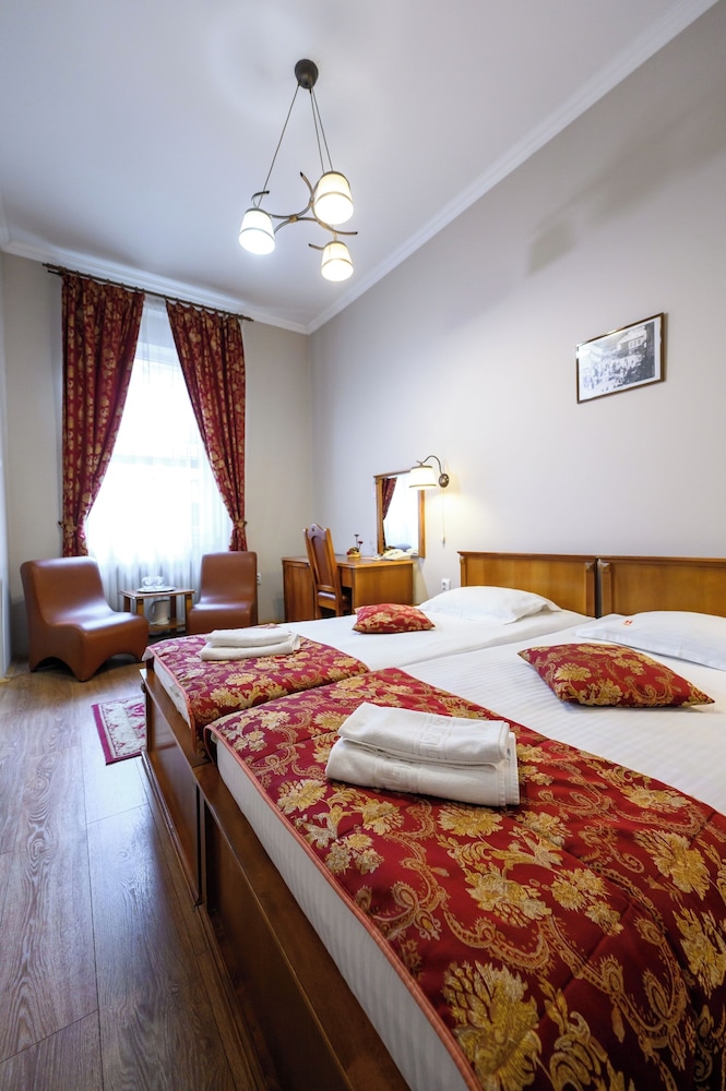 SUPERIOR, TWIN BEDS