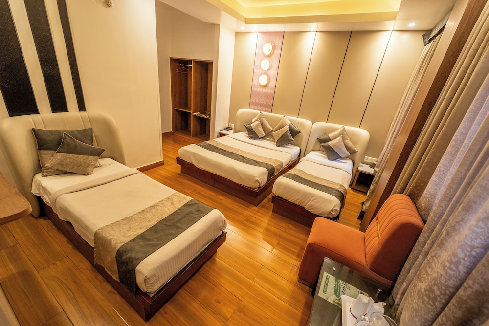 AISHWARYA RESIDENCY 26/70