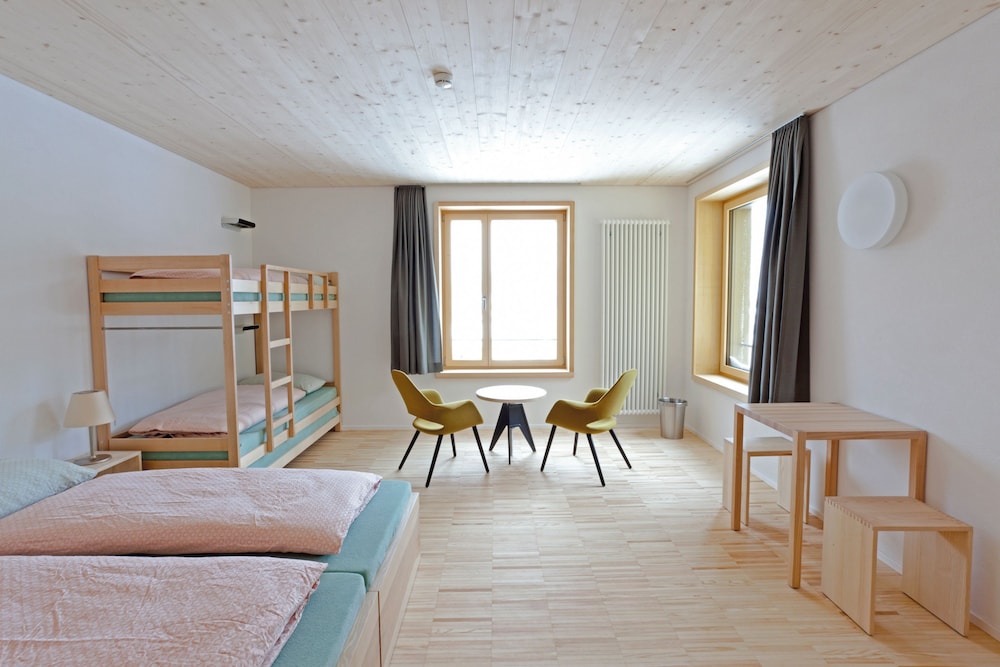 Youth Hostel 27/63
