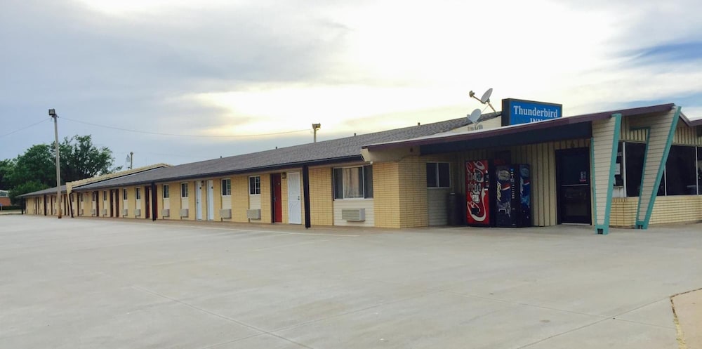 Thunderbird Inn 4/35