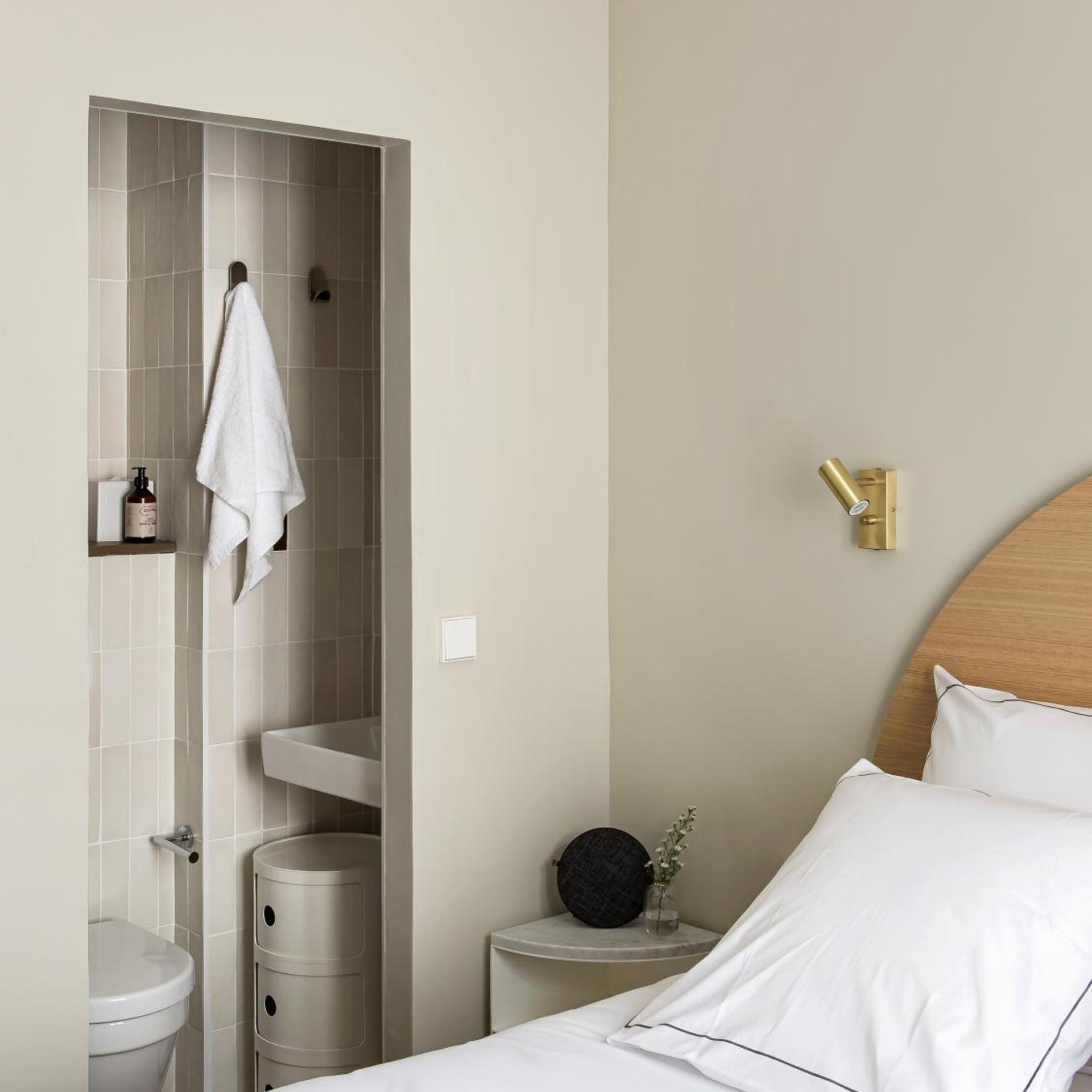 غرفة قياسية بسرير مزدوج بإطلالة على البحيرة، Hotel Ami - Orso Hotels 7/9