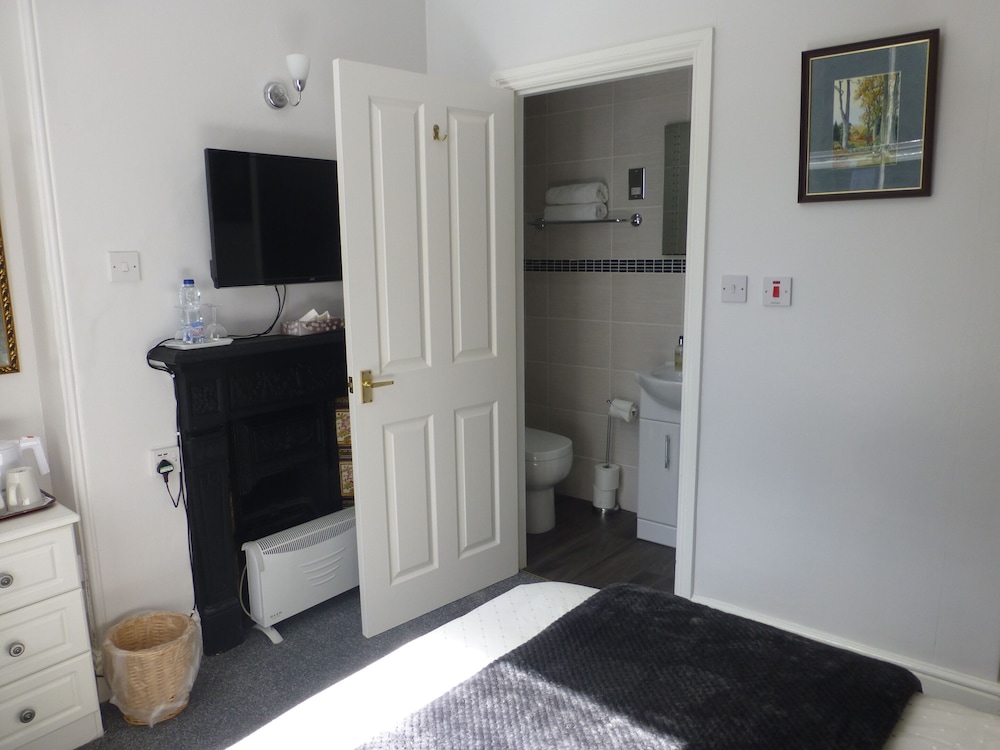 Bryn Derwen Guest House 44/60