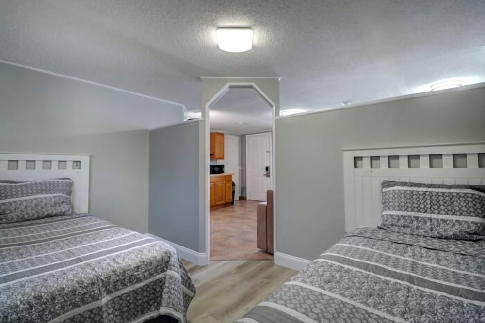 Windrift Motel 24/58