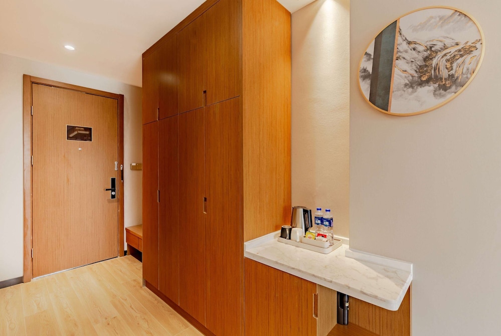 Howard Johnson Lakeview Hotel Huaibei 47/48