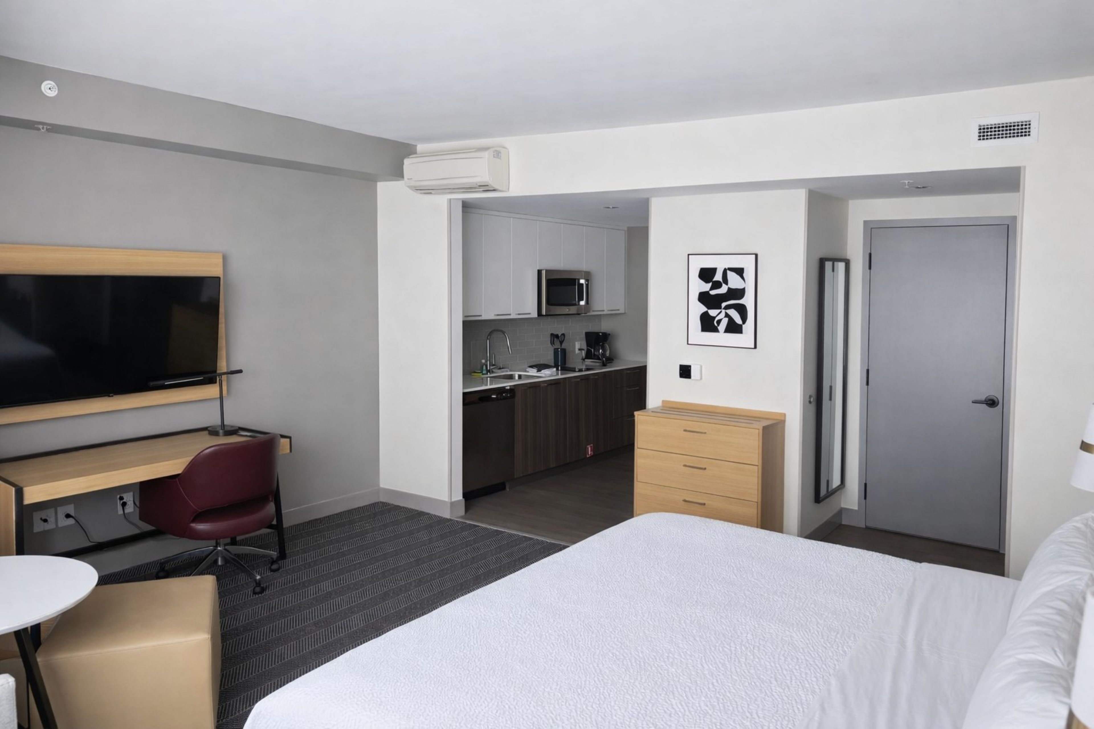 Staybridge Suites Montreal Airport - St-Laurent 12/50