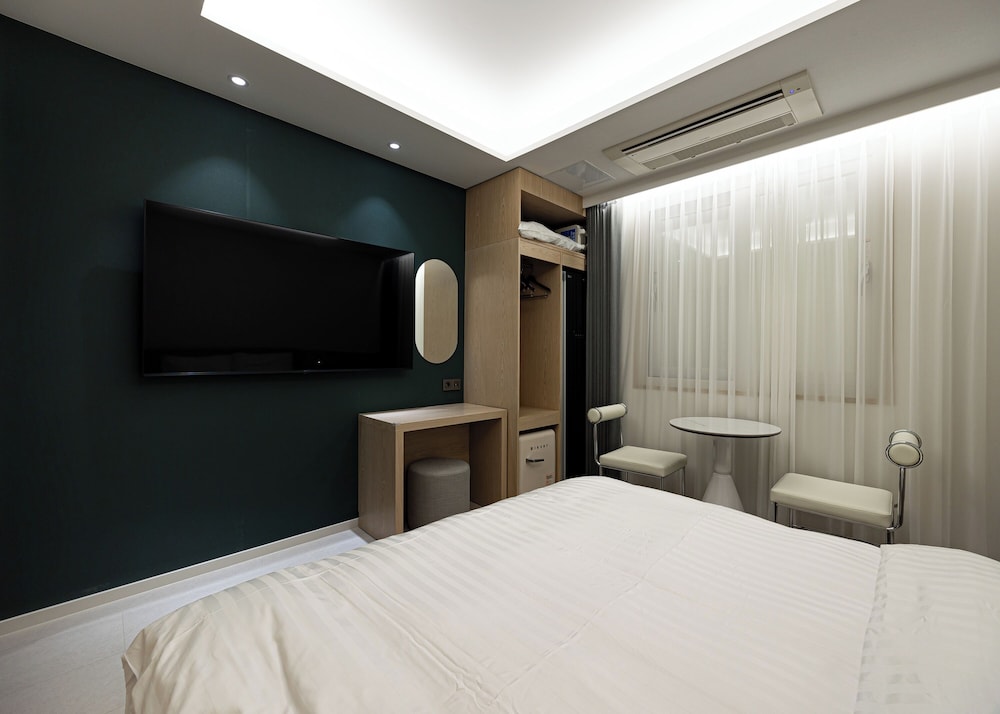 SINGLE, DOUBLE BED