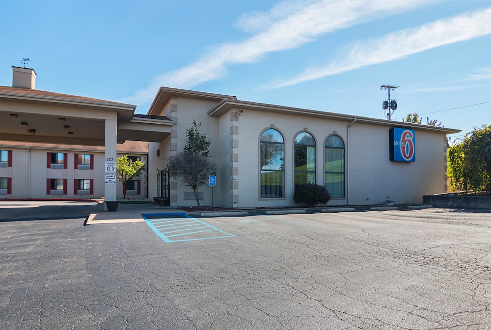Motel6 Hannibal, MO 41/45