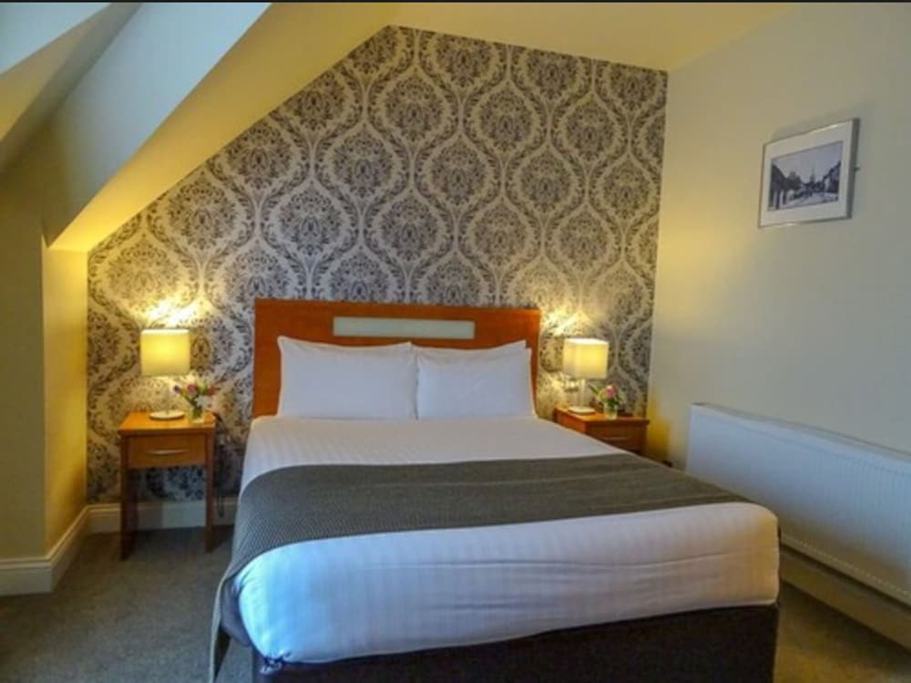 ROOM, SINGLE