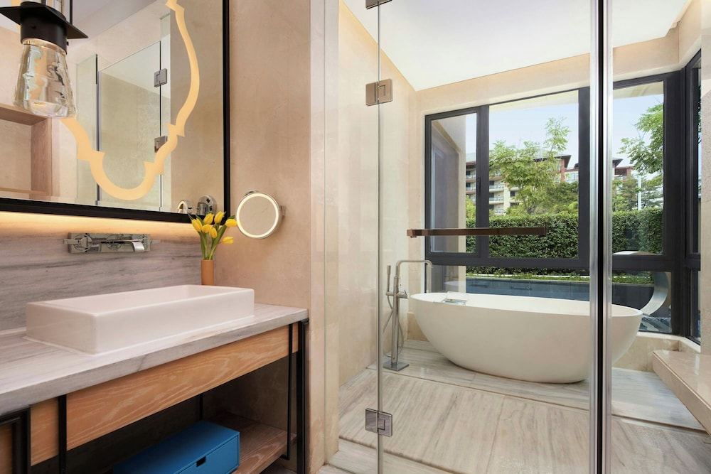 Villa, King Bed, Courtyard View, Outdoor Pool، Renaissance Xiamen Hotel 3/4