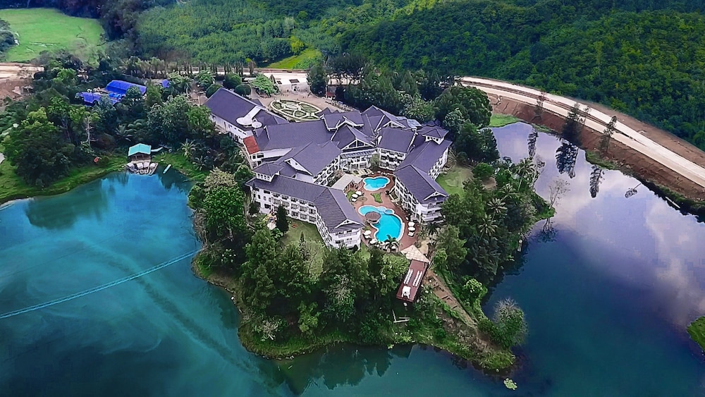 Lido Lake Resort by MNC Hotel 31/63
