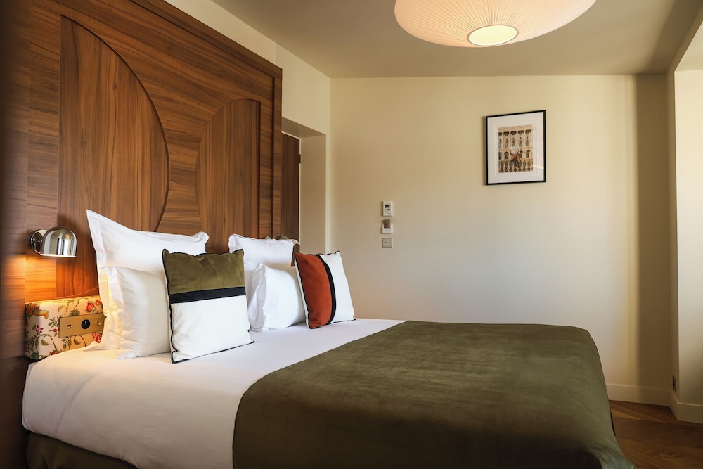 ROOM, EIFFEL VIEW