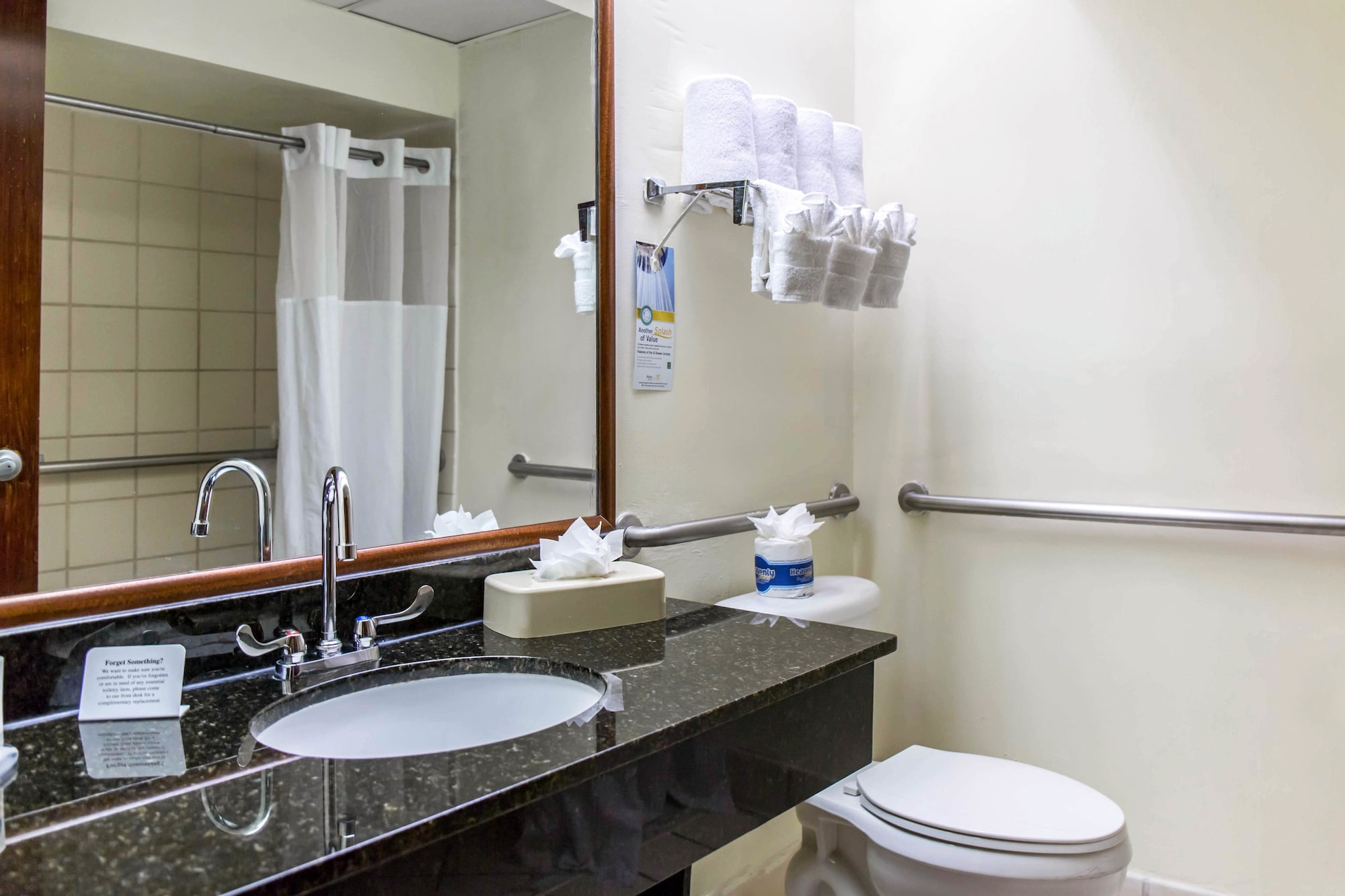 غرفة قياسية بسريرين كوين للمدخنين، Quality Inn and Suites Hot Springs Lake Hamilton 4/4
