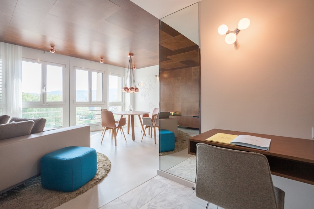 Emma House All Suite 25/60