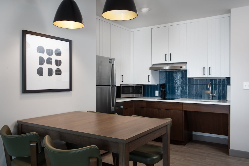 Staybridge Suites Iowa City Coralville 42/50