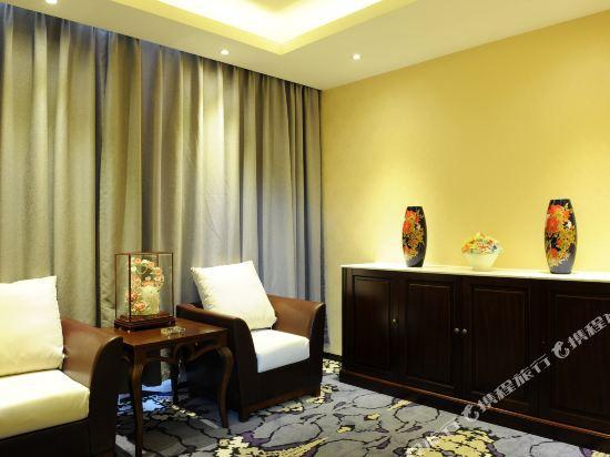 Four Seasons Apple Hotel (Beijing Wanda Plaza) 6/30