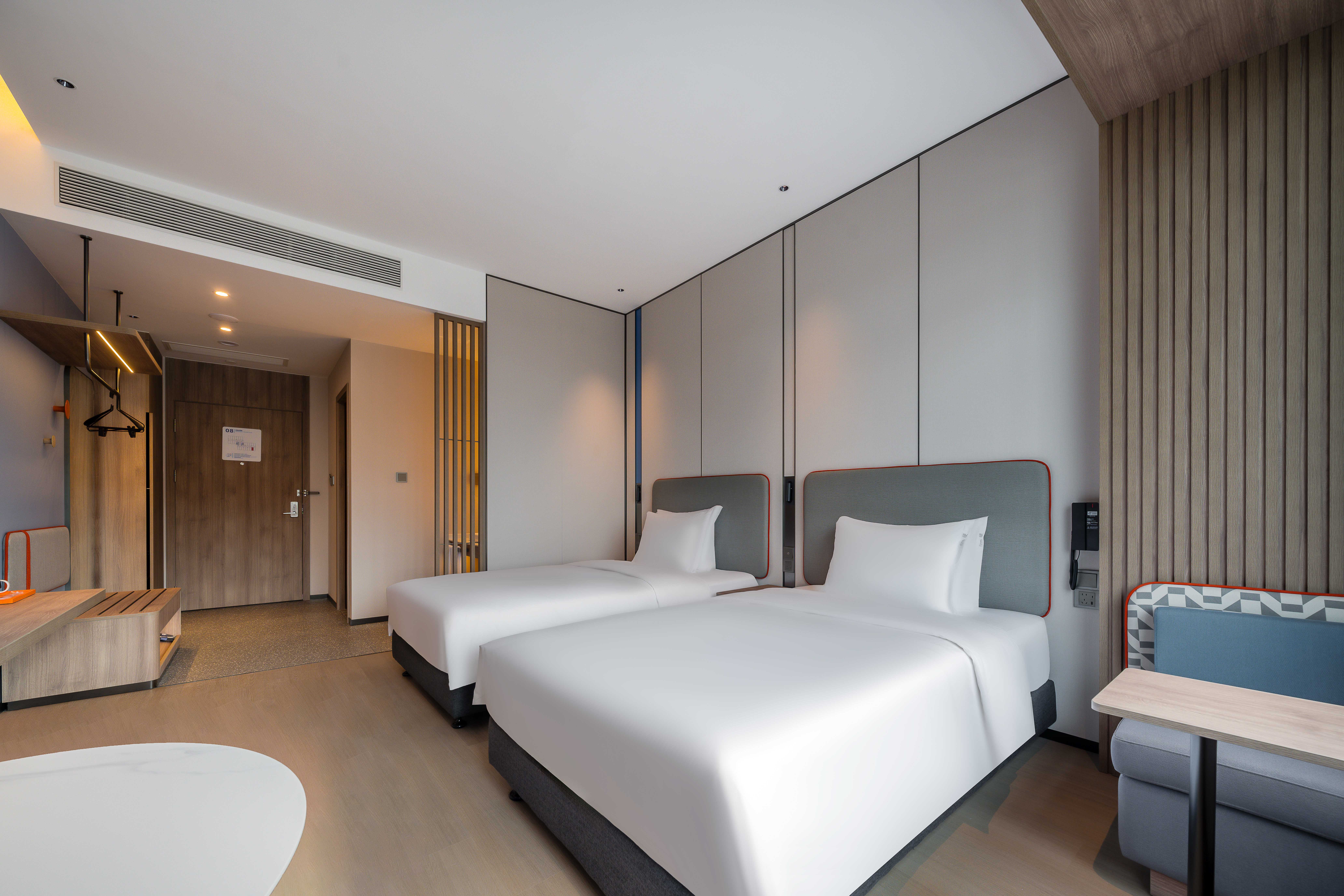 Holiday Inn Express Jiangmen East Station 24/51