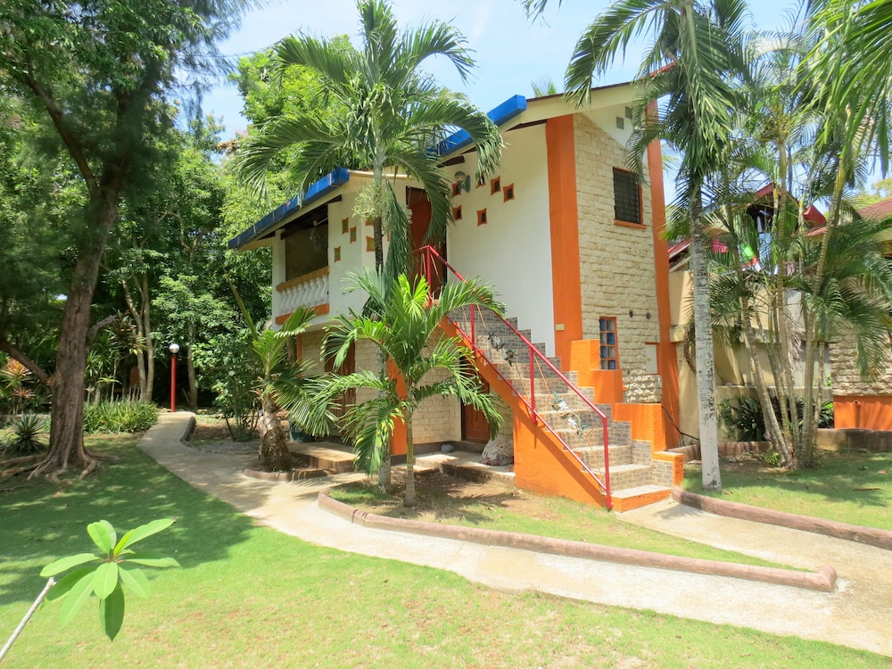 Alonaland Resort Apartelle 7/50