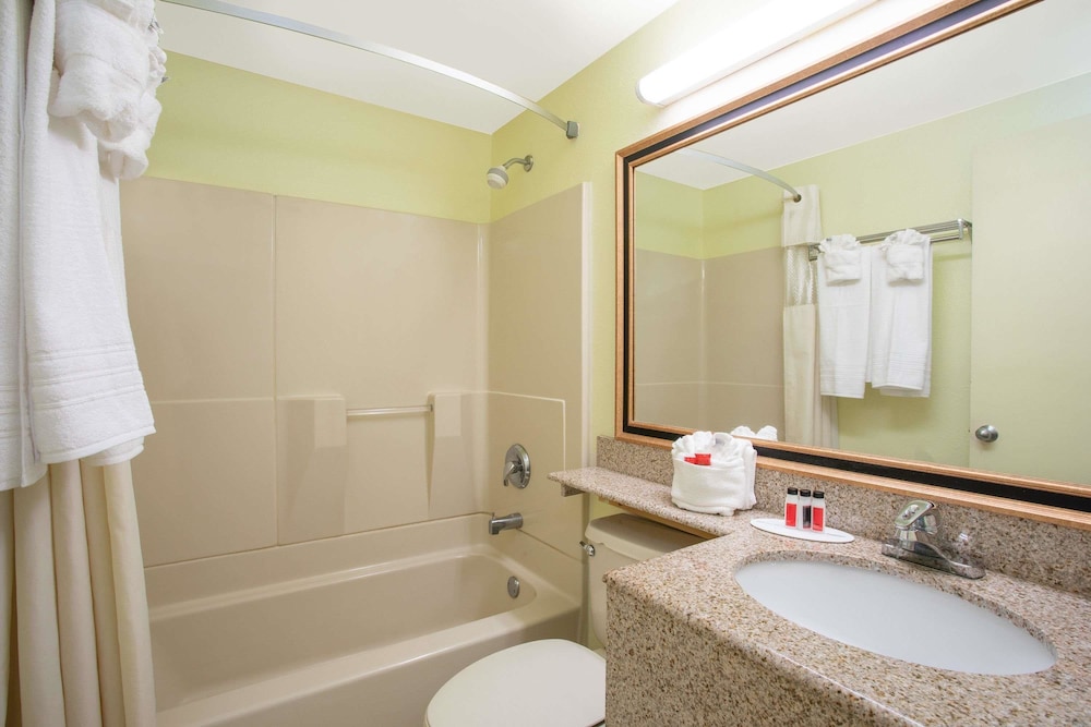 Days Inn by Wyndham Wrightstown 14/50