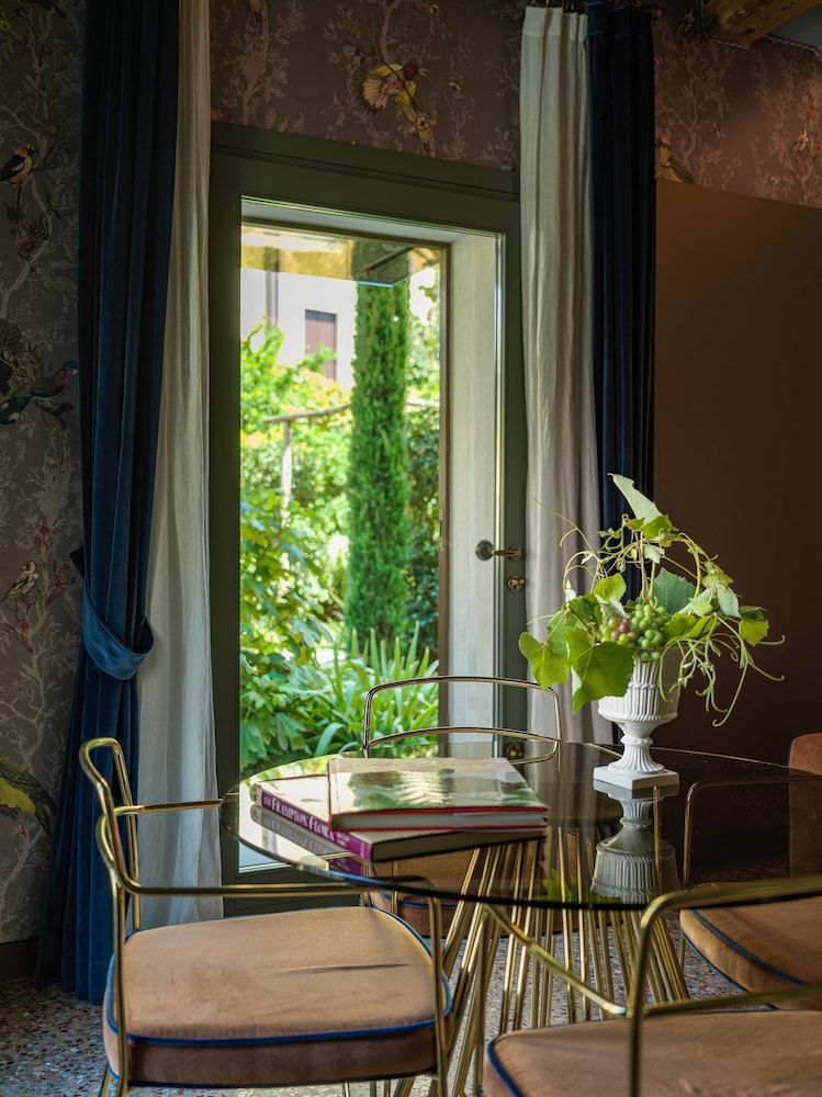 Madama Garden Retreat 32/50