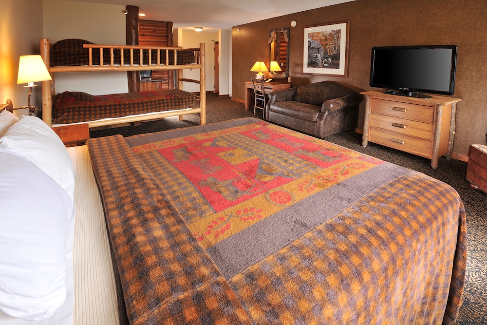 Expanded, King Bed, Bunk Bed, Sofa