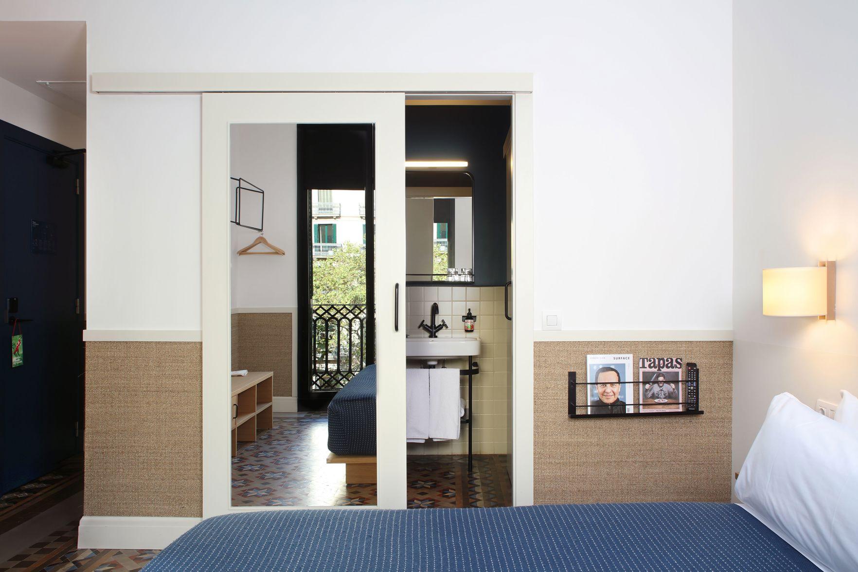 ROOM, DOUBLE BED, CITY VIEW