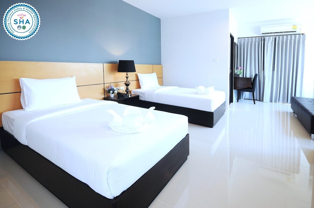 LEE HOTEL 16/28