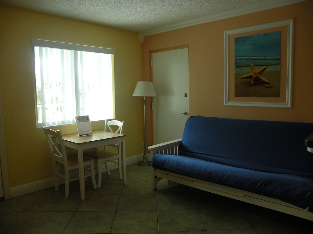 PELICAN POINTE SUITES 43/58