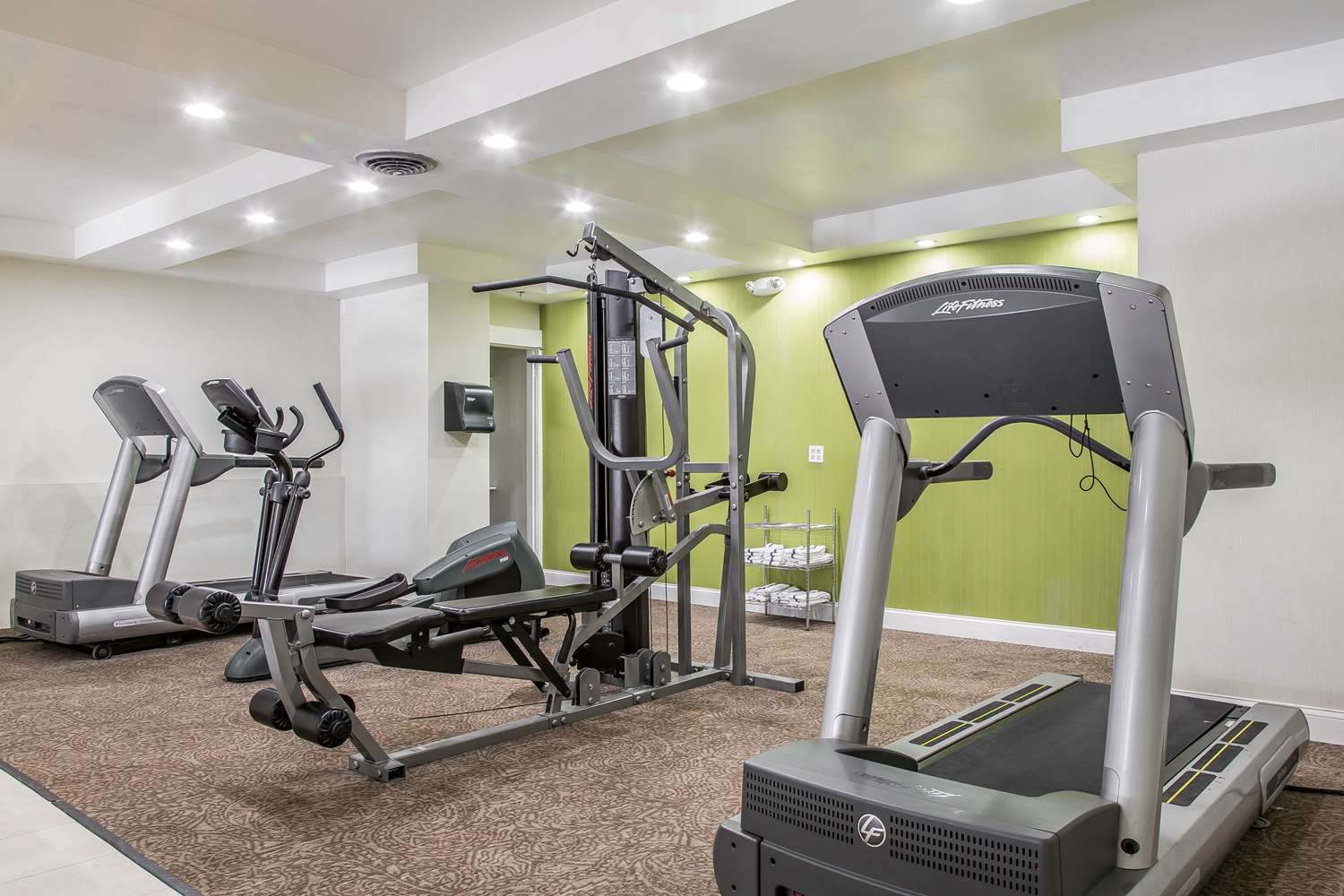 Quality Inn and Suites Middletown Newport 24/40