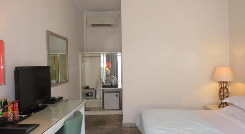 BALI COURT HOTEL AND APARTMENT 38/39