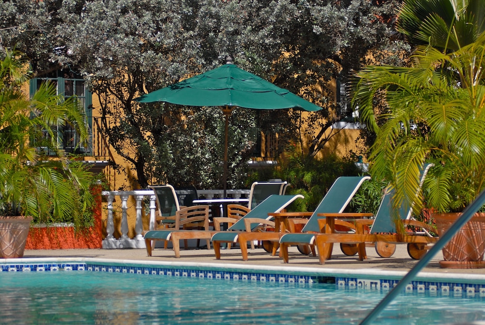 Harbour Village Beach Club 7/75