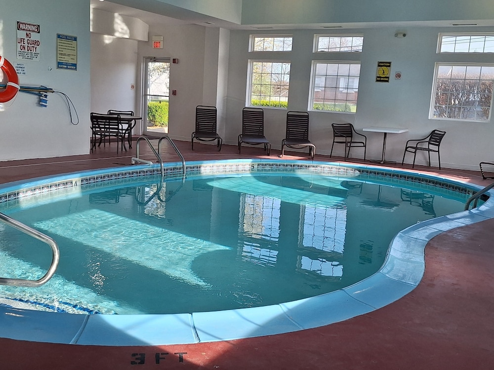 Super 8 by Wyndham Elizabethtown 39/61