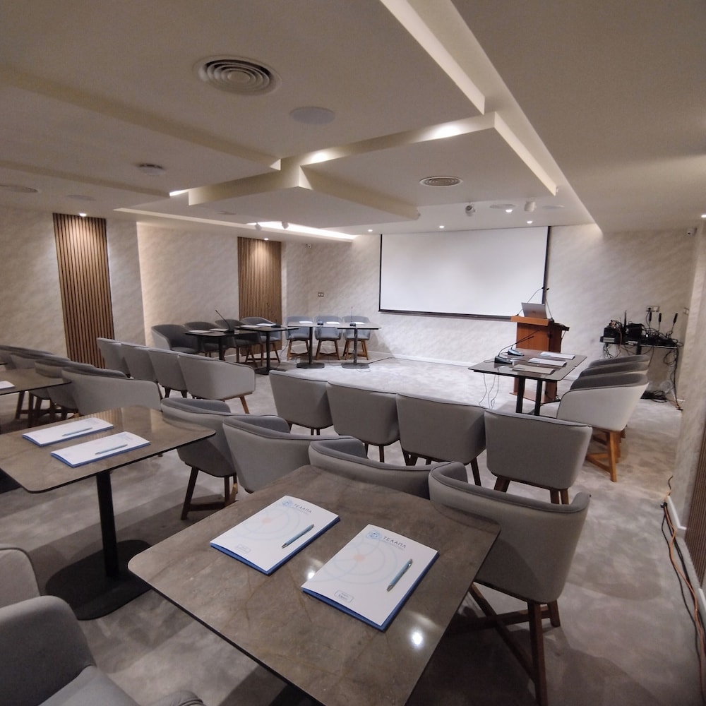 Leonardo Hotel Athens City Center 51/58