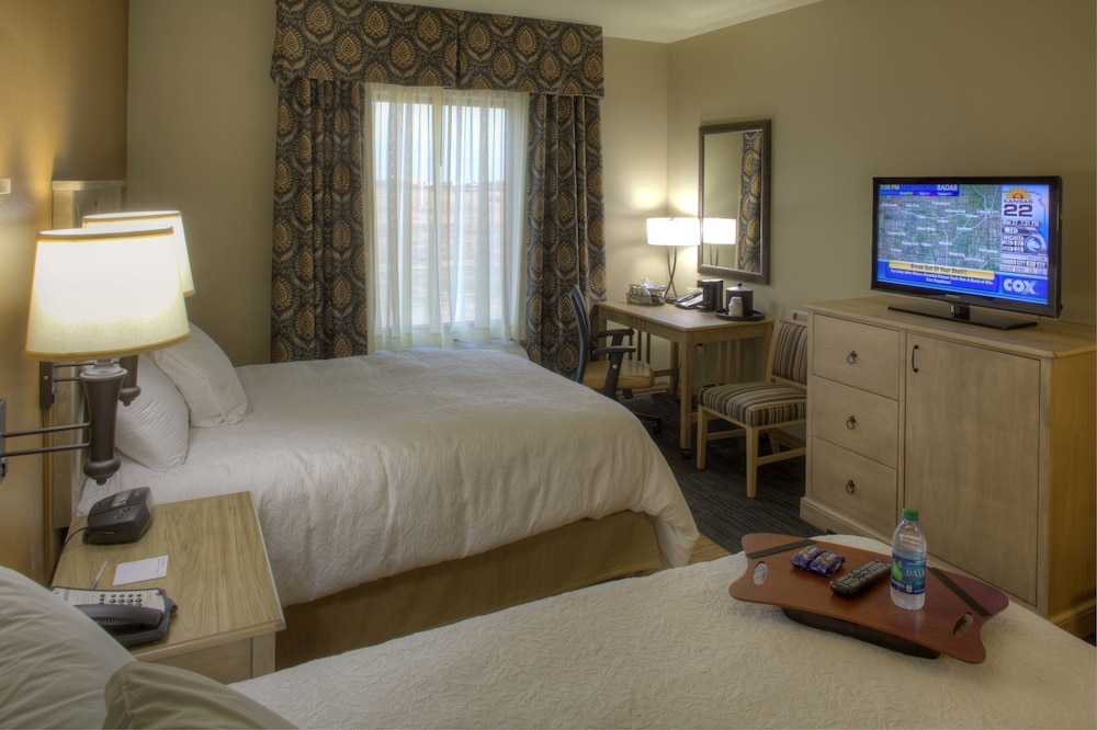Hampton Inn Suites Dodge City 9/38