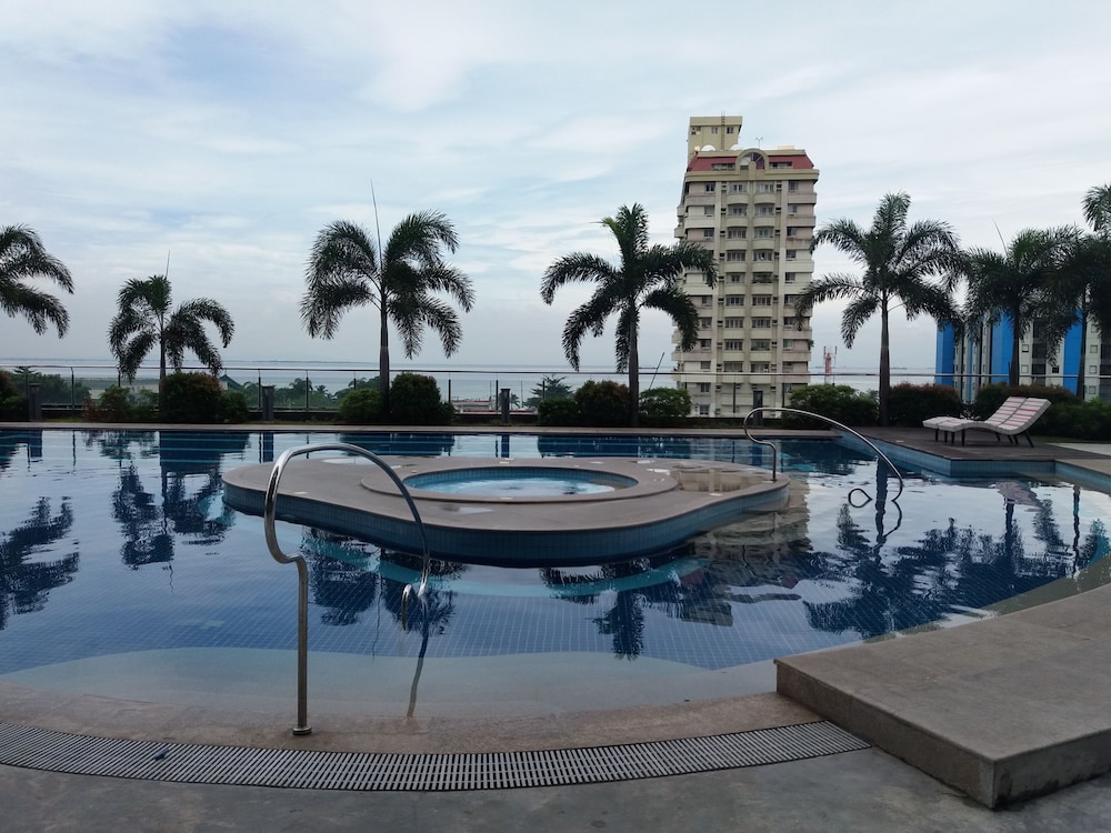 Manila Lee - Malate Bayview Mansion 49/50