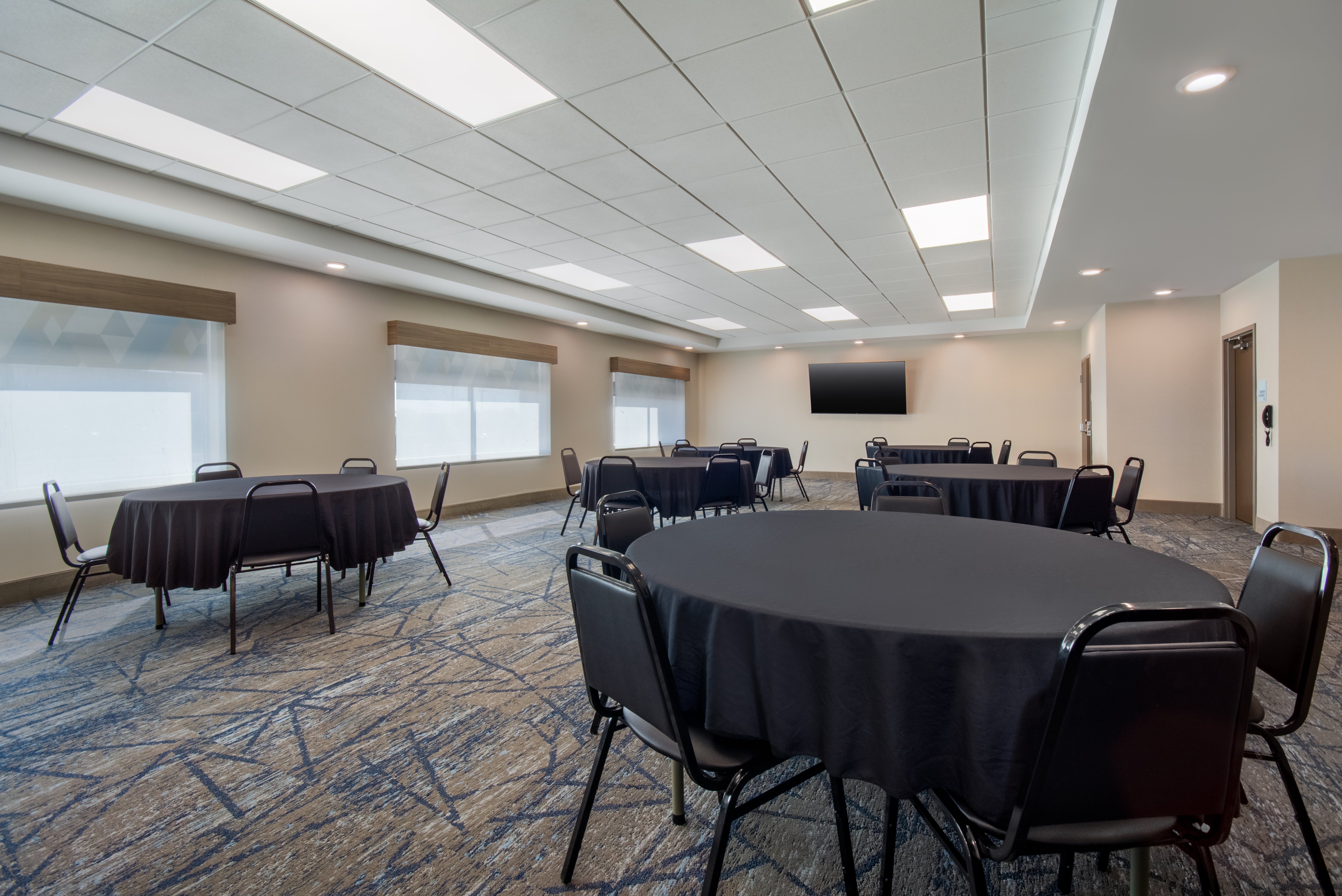 Holiday Inn Express & Suites Muskegon - Grand Haven, an IHG Hotel 30/32