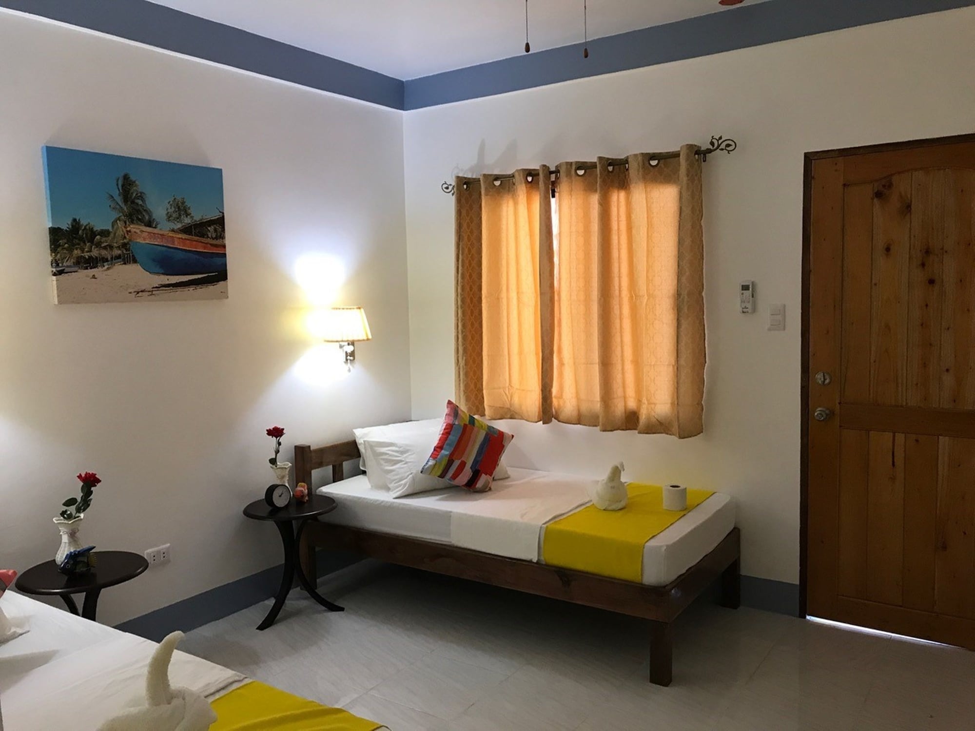 DELUXE, TWIN BEDS