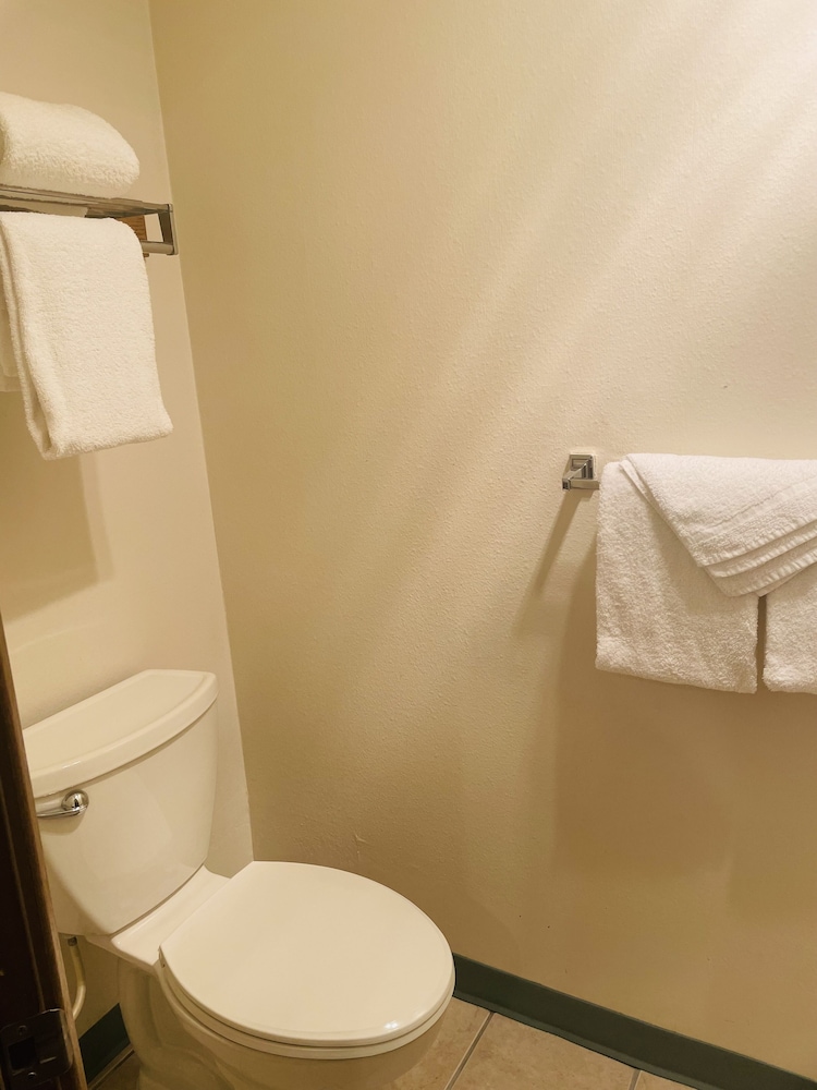 Americas Best Value Inn Sandpoint 44/49