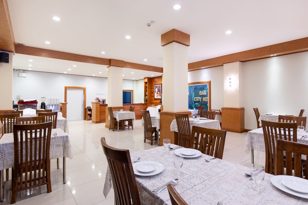 Kanchanaburi City Hotel 52/62