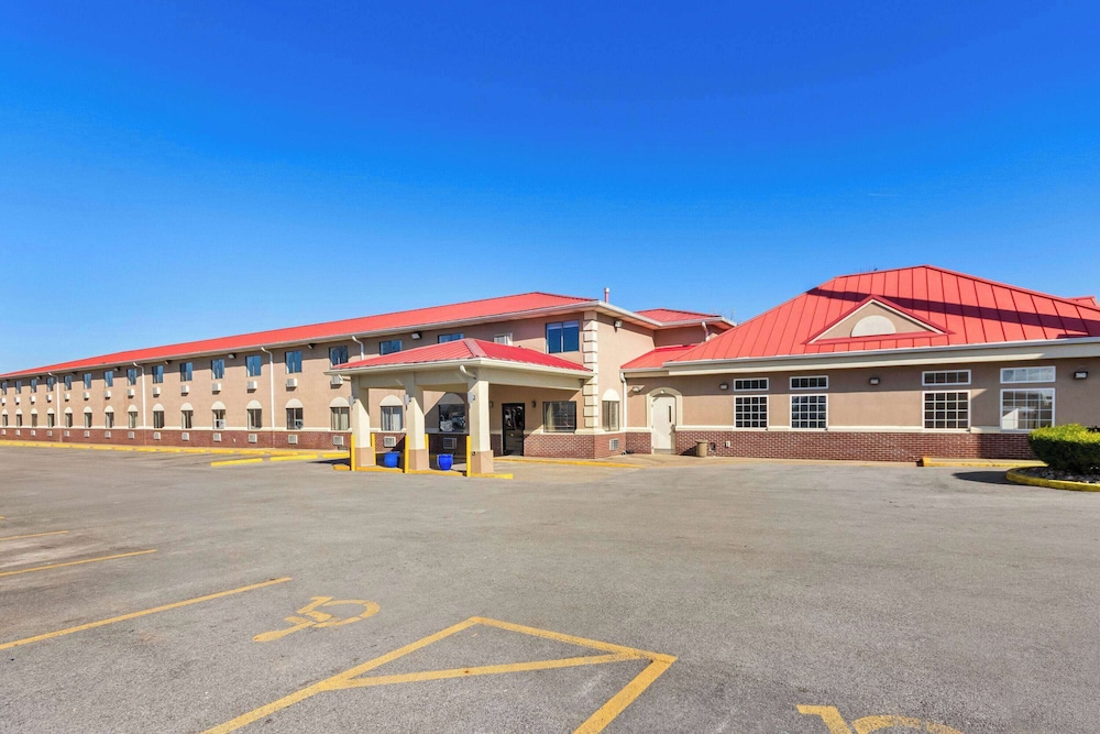 Super 8 by Wyndham Elizabethtown 53/61