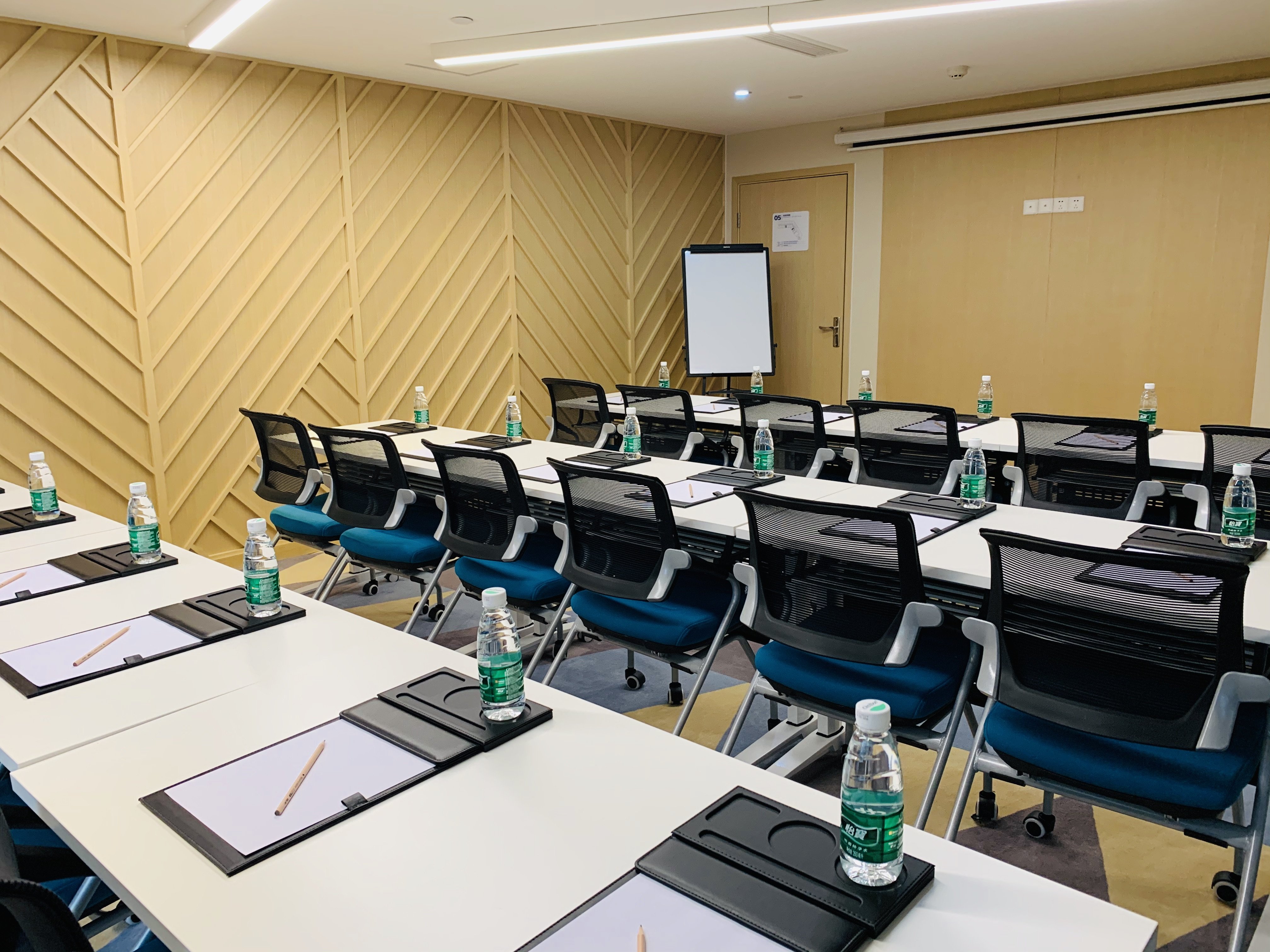 Holiday Inn Express Zhangjiagang Free Trade Zone 21/27