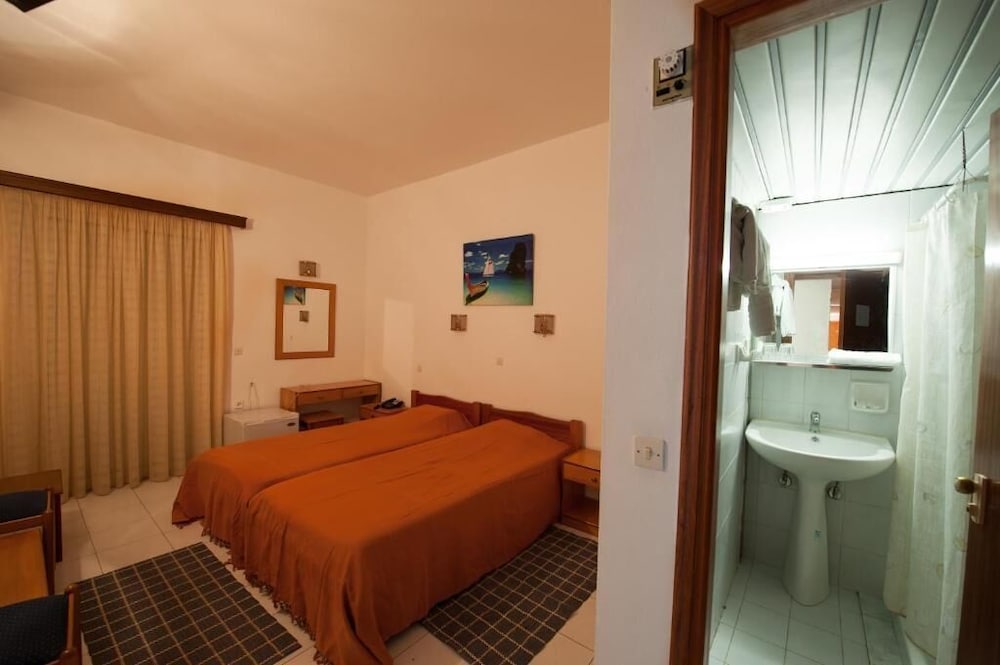 Athina 17/40