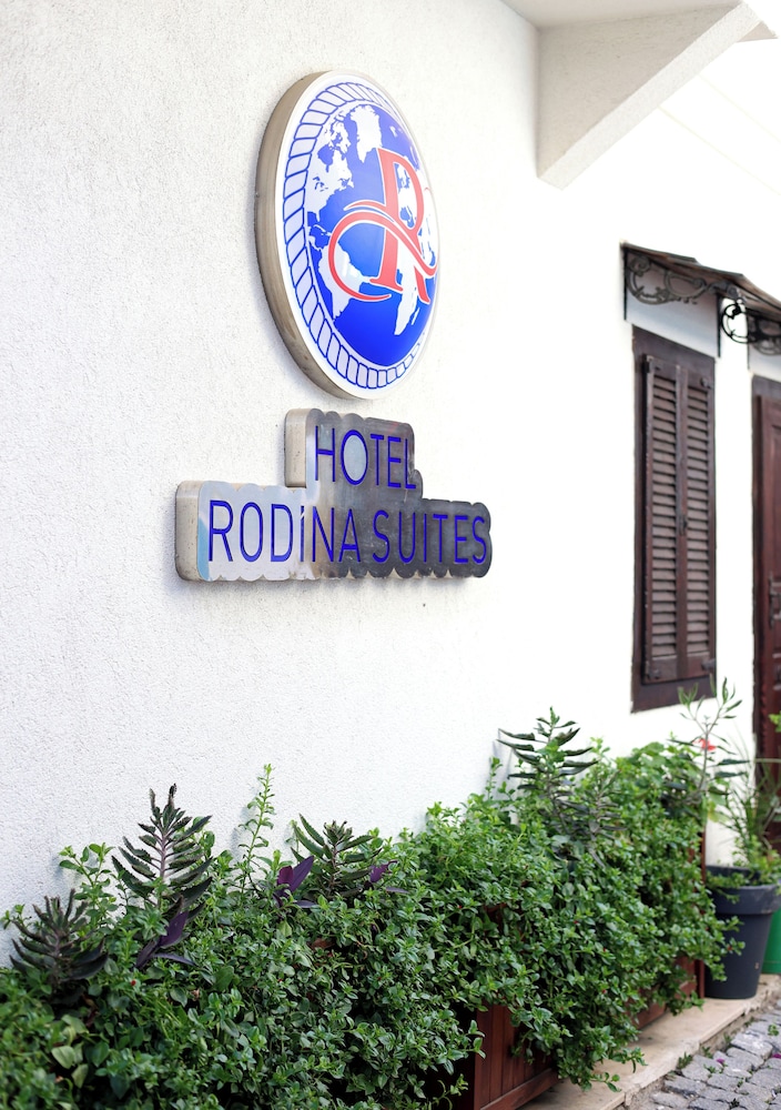 Rodina Suites 2/50