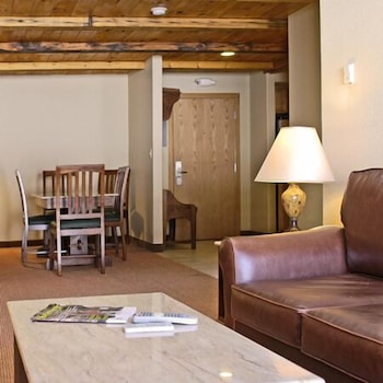 Mountain Edge Suites at Sunapee, an Ascend Collection Hotel 51/69