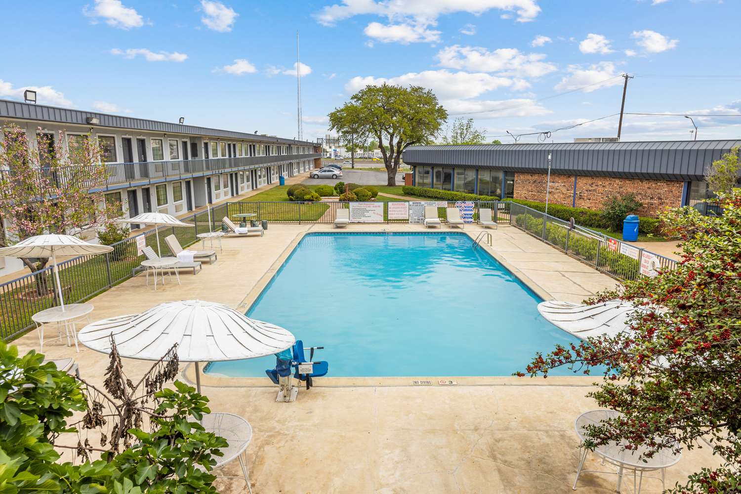 Americas Best Value Inn Ft. Worth Hurst 4/37
