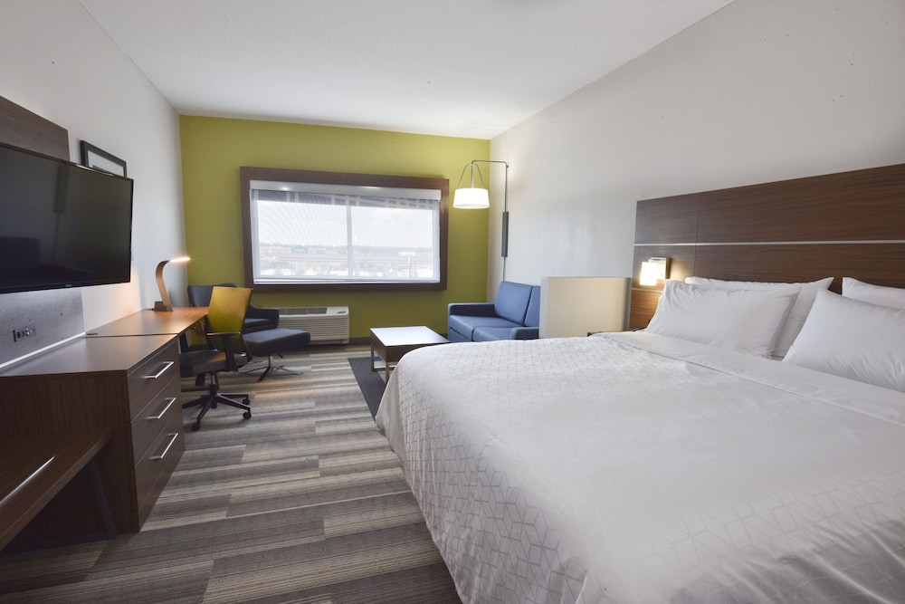 Suite, King Bed, Sofa, Living Area